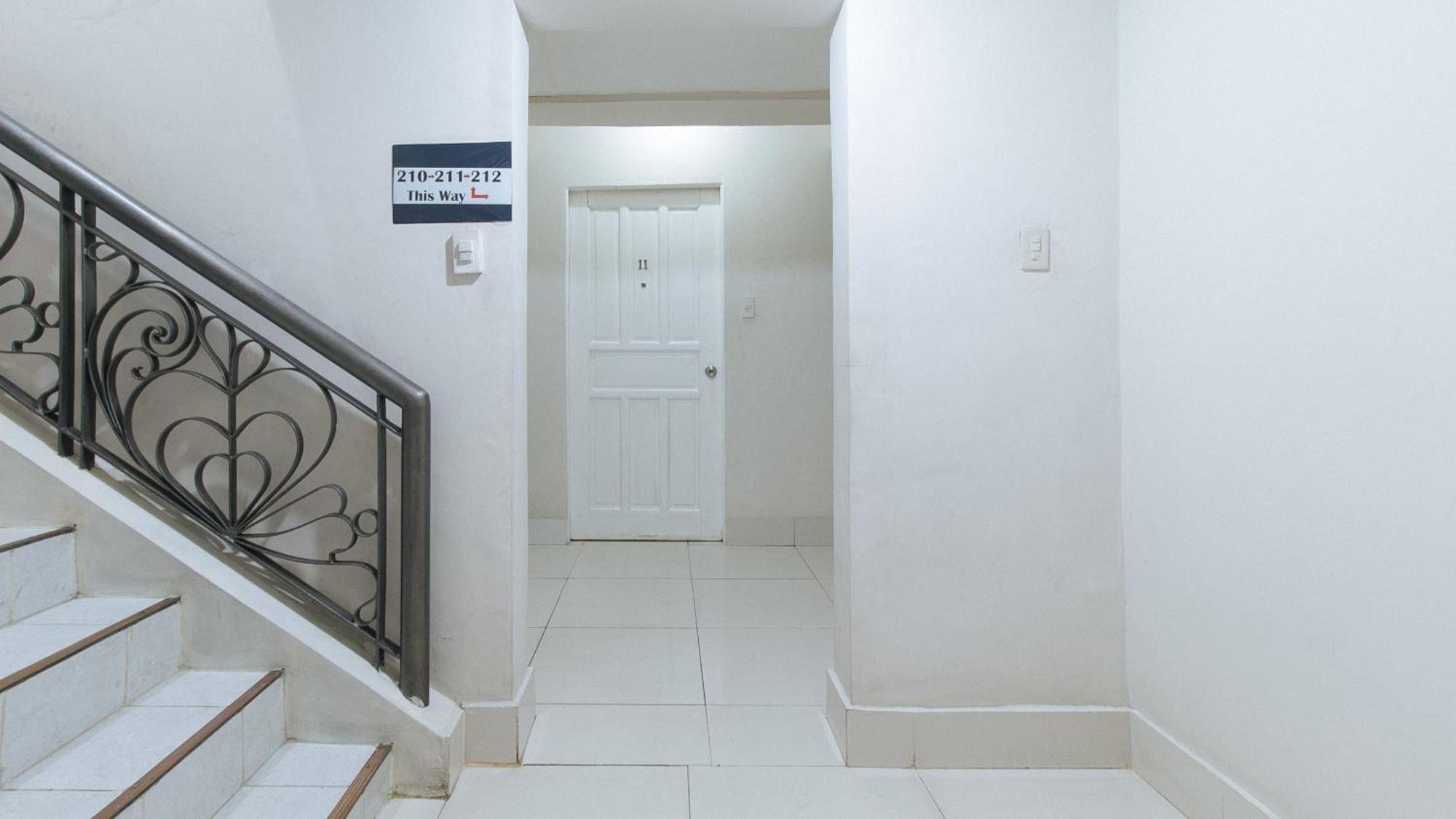 Reddoorz At Samat Mandaluyong Hotel Exterior photo