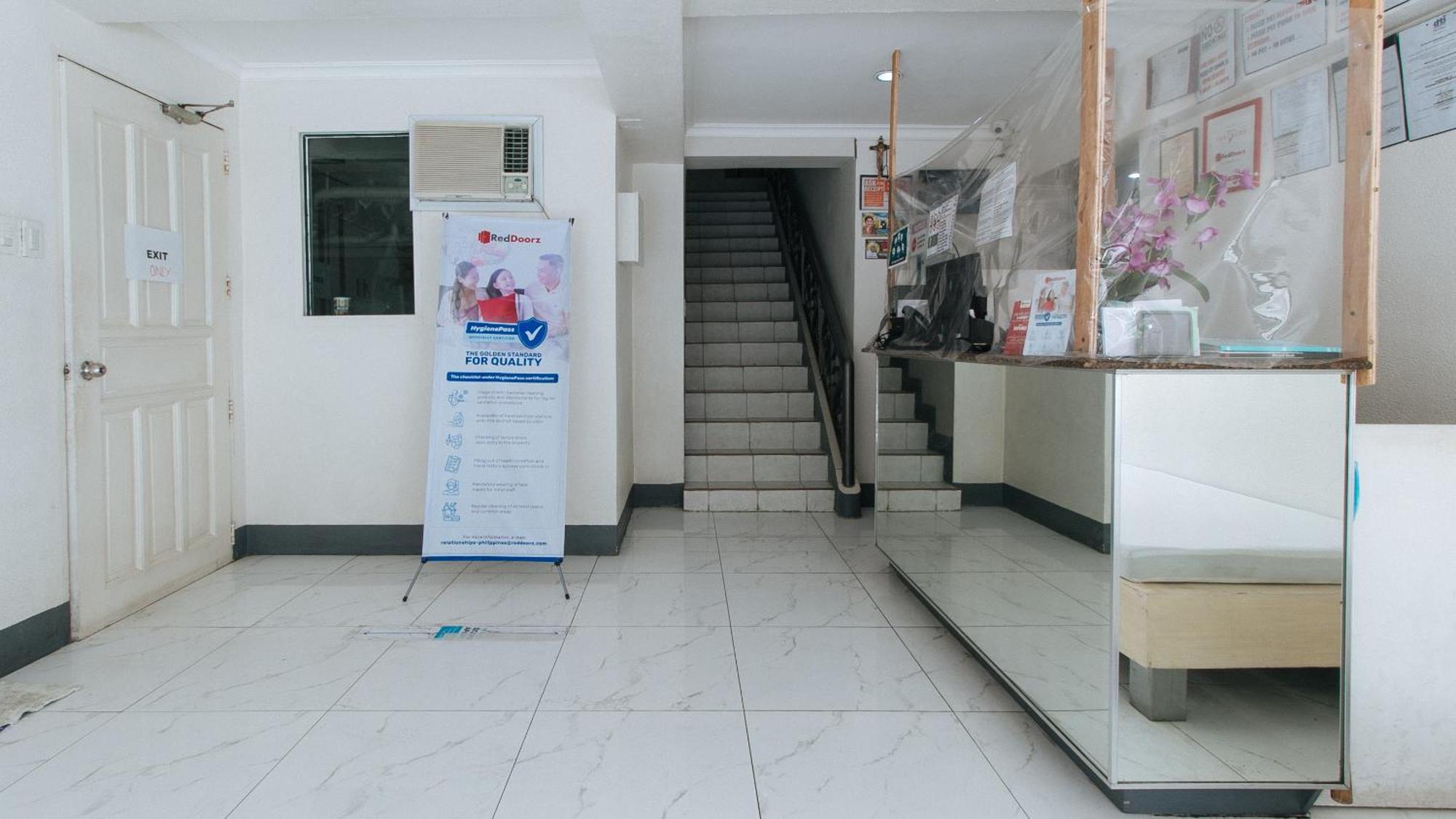 Reddoorz At Samat Mandaluyong Hotel Exterior photo
